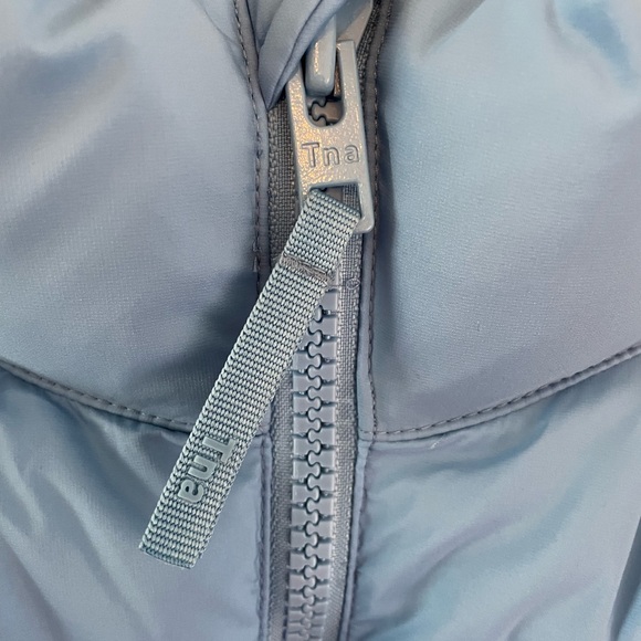 Aritzia TNA Mega Puff VEST - Picture 5 of 10